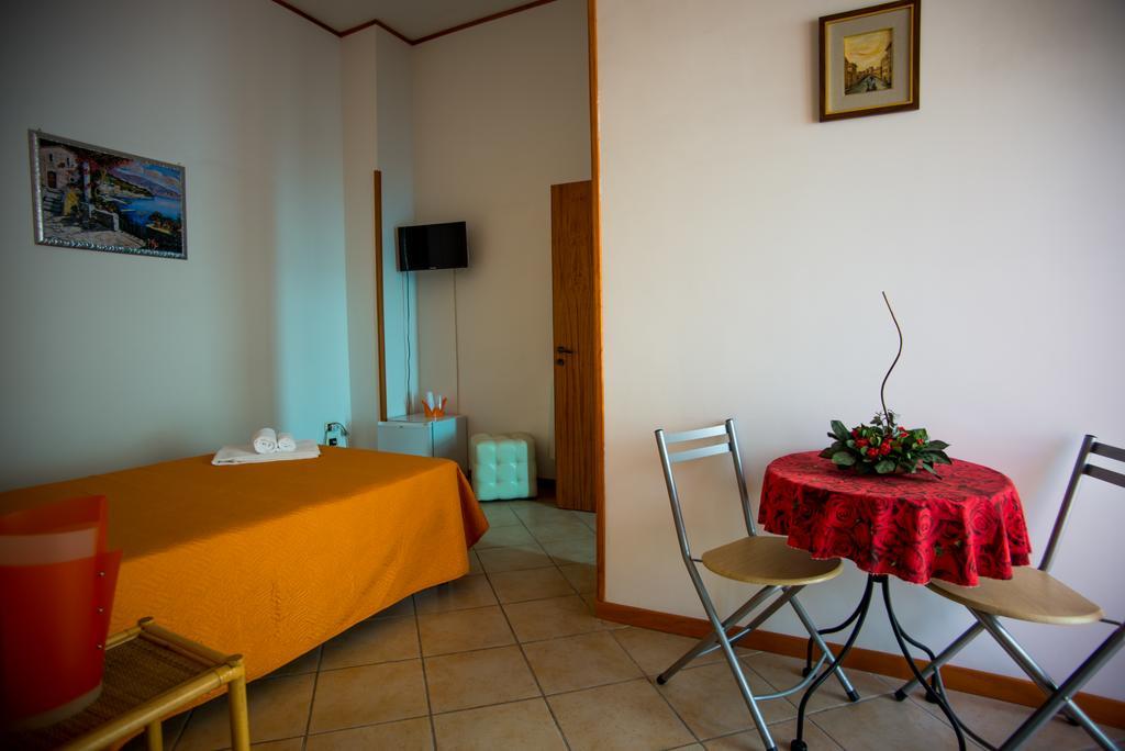 Hotel Residence Lupiae Lecce Buitenkant foto